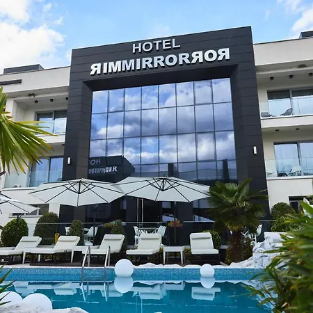 Mirror Hotel 4*