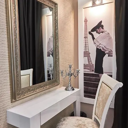Hotel Mirror Petrovec