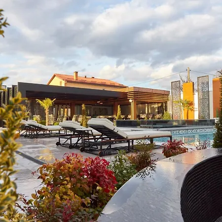 Mirror Hotel