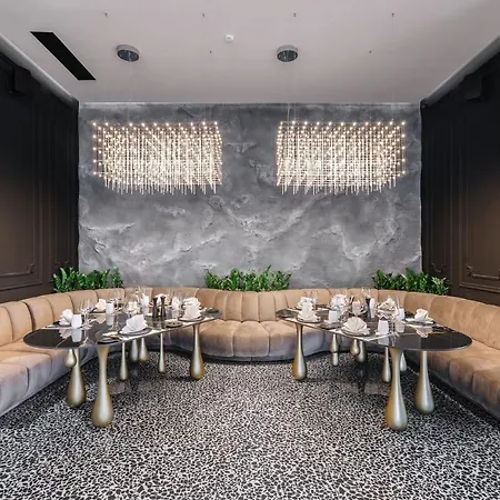 Mirror Hotel