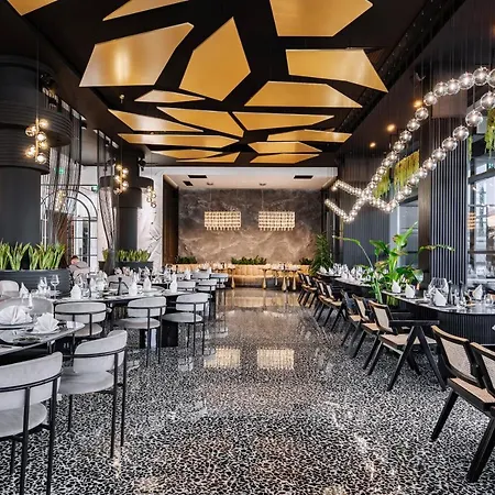 Mirror Hotel 4*