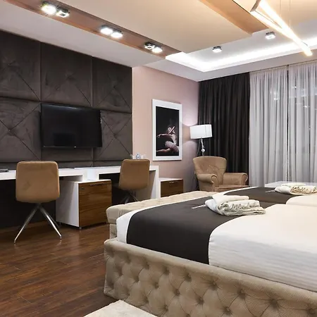 Mirror Hotel
