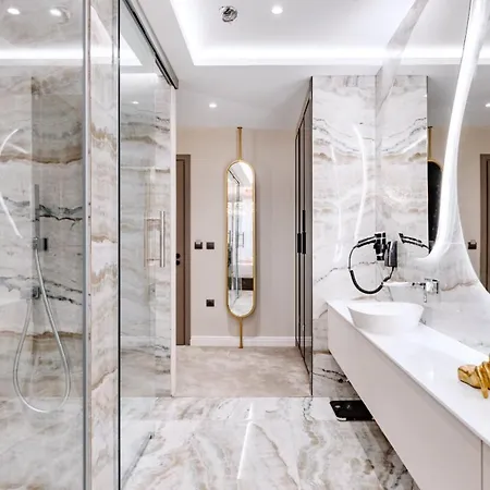 Hotel Mirror 4*