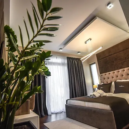Hotel Mirror 4*