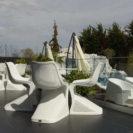 Mirror Hotel 4*