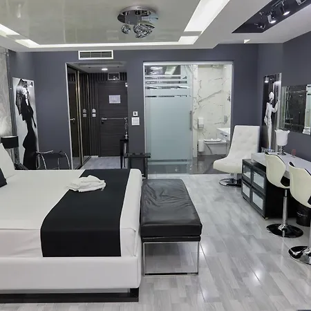 Mirror Hotel 4*
