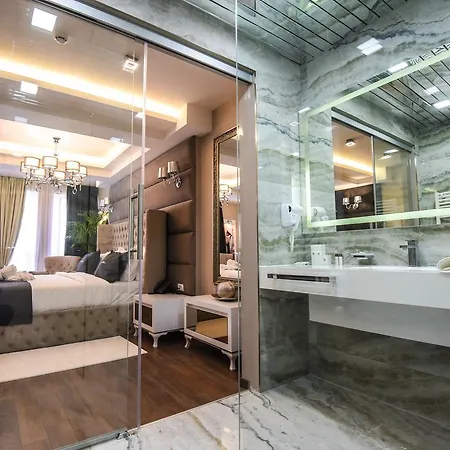 Mirror Hotel