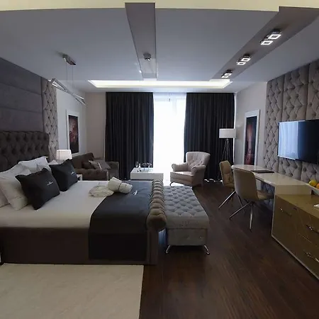 Mirror Hotel